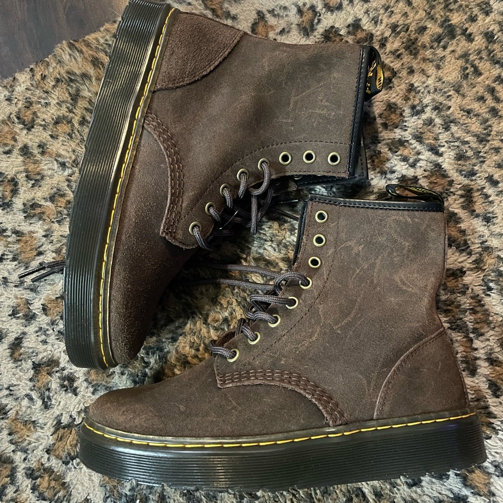 dr martens Brown suede distressed boots